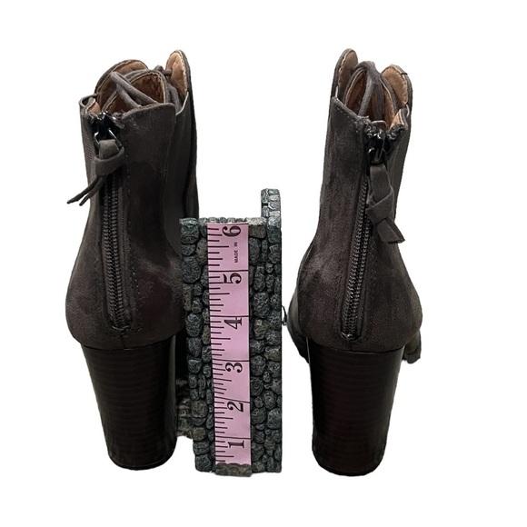 CP Tauper Taupe Lace Up Back Zipper Block Heel Ankle Boots Size 8 1/2 Women's - Picture 8 of 9